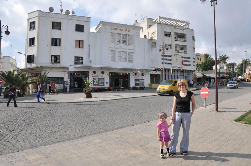 DSC_0355.JPG - Pred kinom v Tangieri