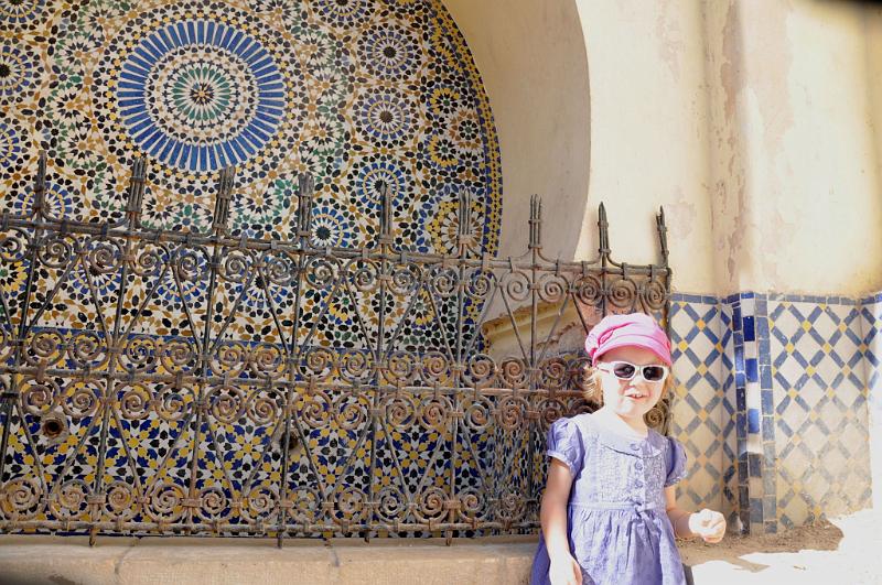 DSC_0663a.jpg - Pred malou fontánkou (Féz)