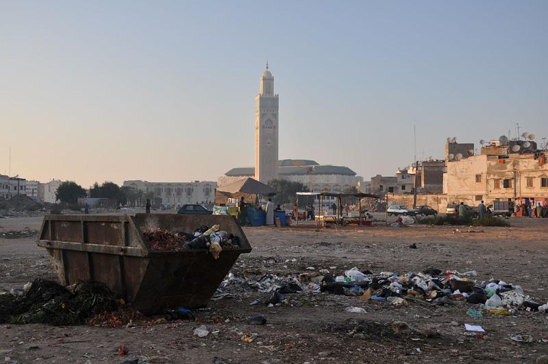 ESC_0113-smeti.JPG - Mešita Hasana II v Casablance - najväčšia v Maroku